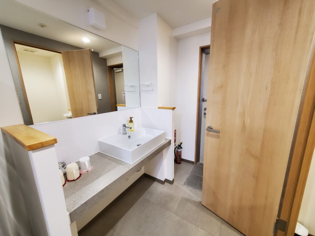 沖縄格安ホテルの洗面所