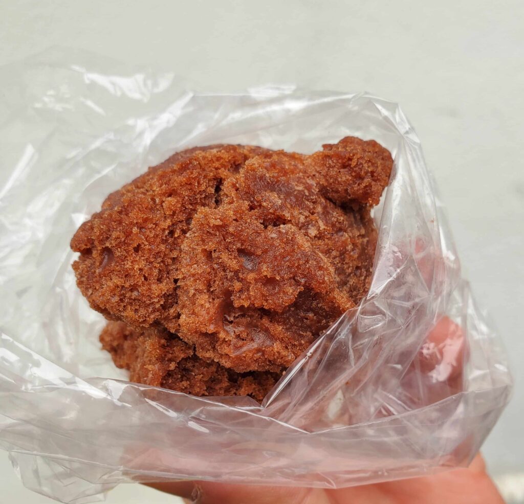 国際通りのサータアンダギー