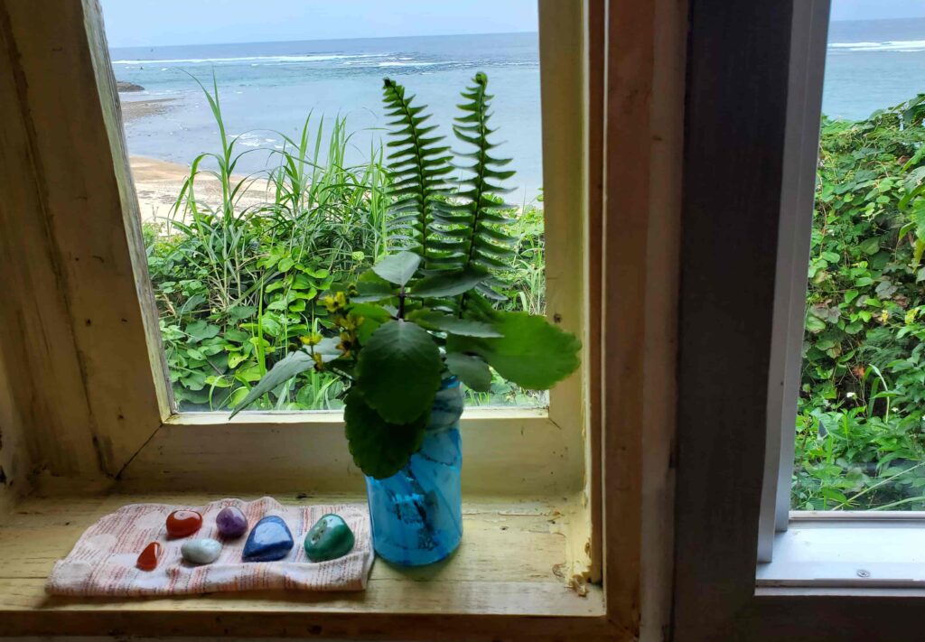 窓辺においた天然石