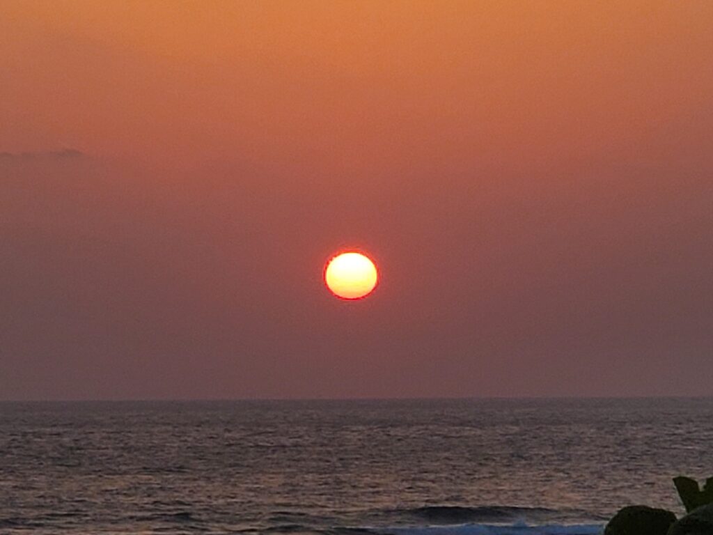 朝日の昇る風景