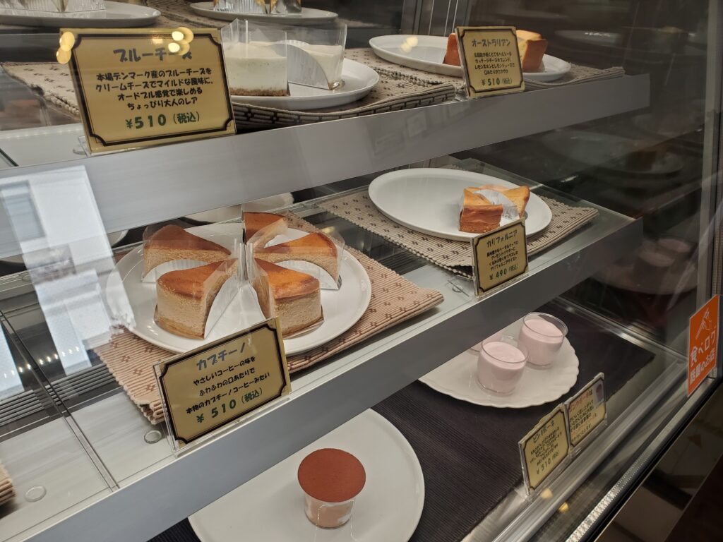 ショーケースのケーキ