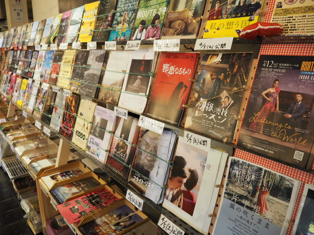 caféさんご座　国際通り　店内のチラシ