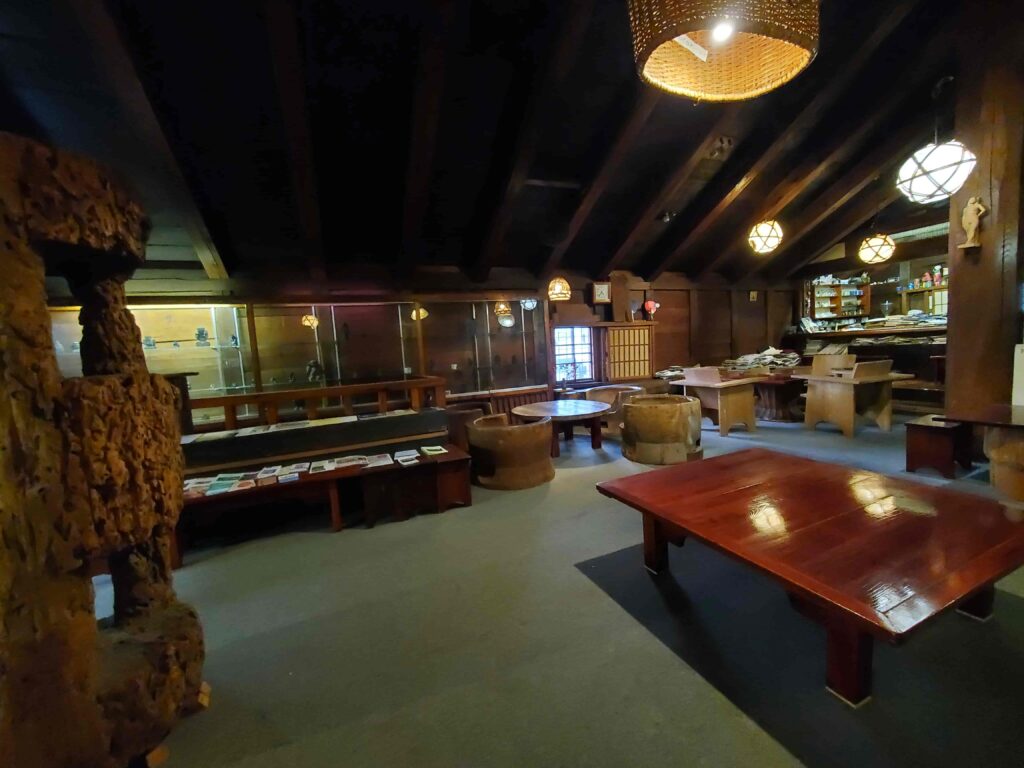 彩園子カフェの室内