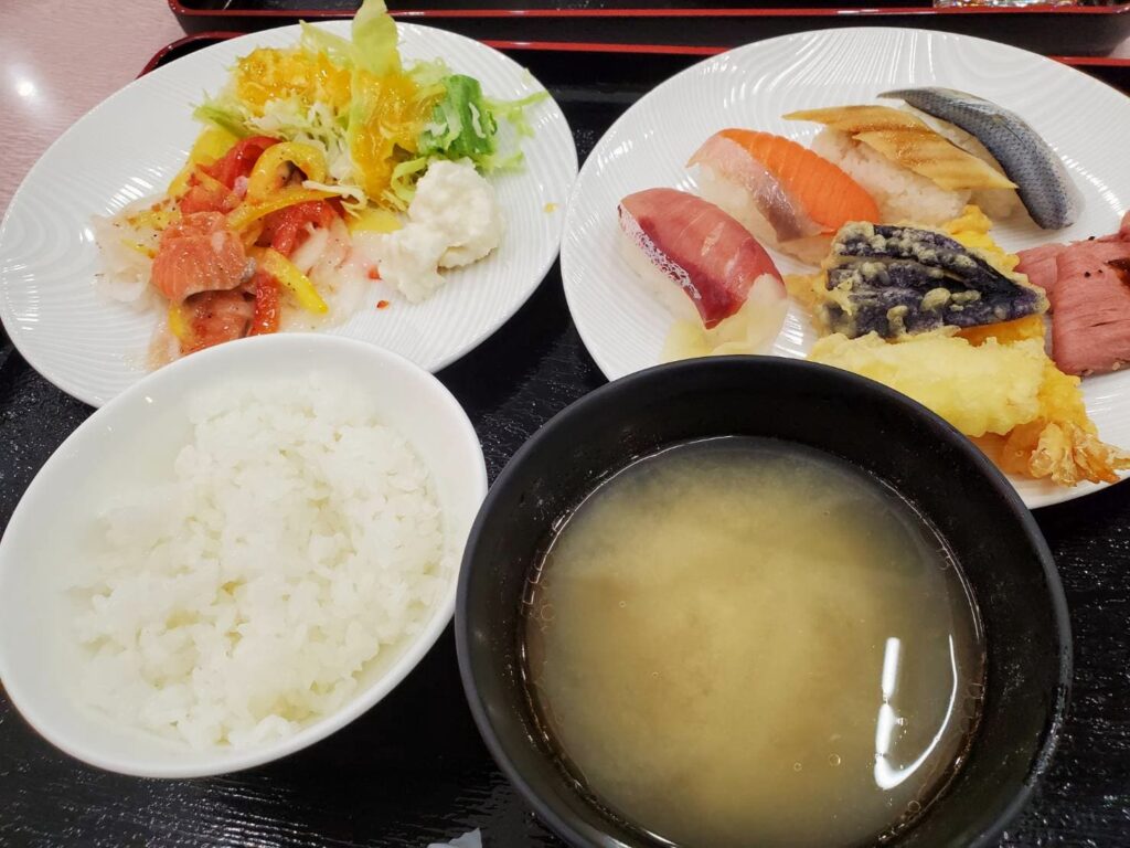 ホテルファミリーオ佐渡相川の夕食バイキングメニュー