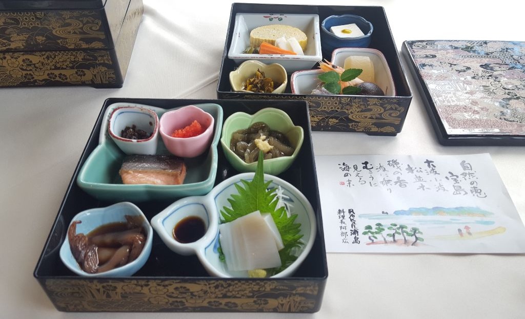 Ryokan 浦島の朝食　御重箱