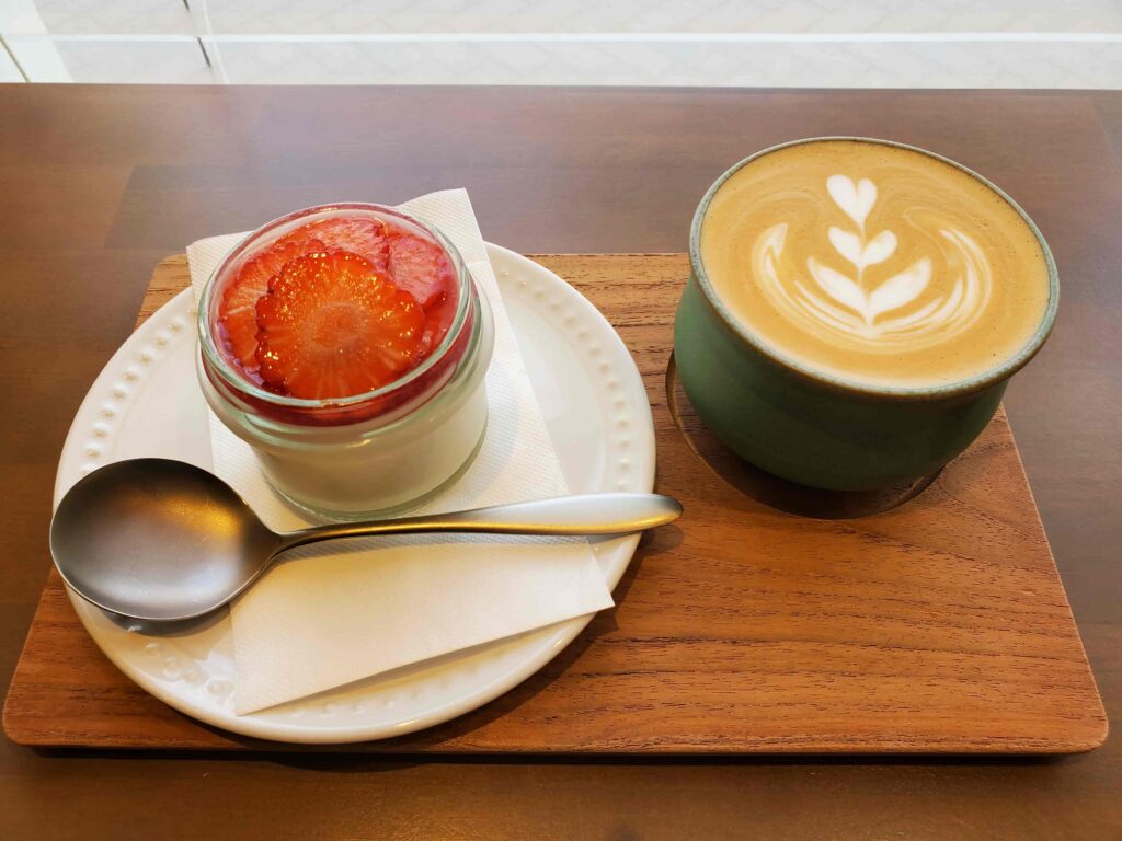 新潟のおしゃれなカフェ ドリンクとデザート