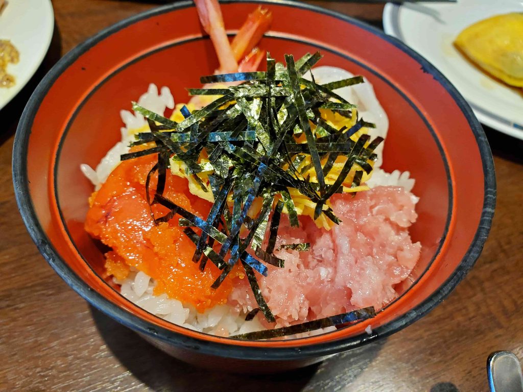 浄土ヶ浜パークホテルの朝食メニュー　海鮮丼