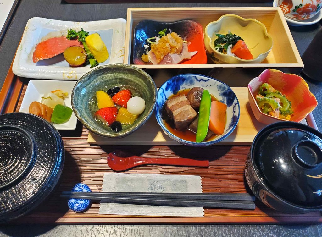 ホテルモントレ沖縄の和食御膳